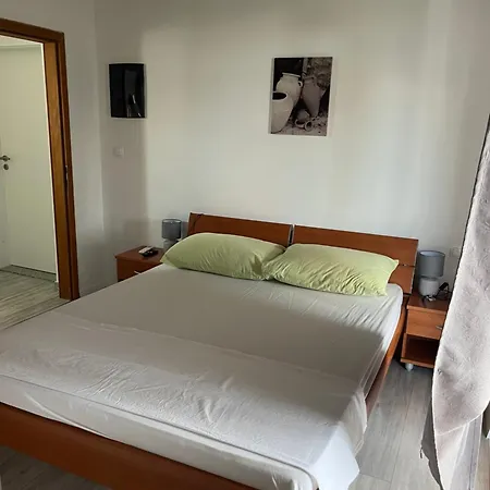 Apartmani Tatiana Pakostane Exterior photo